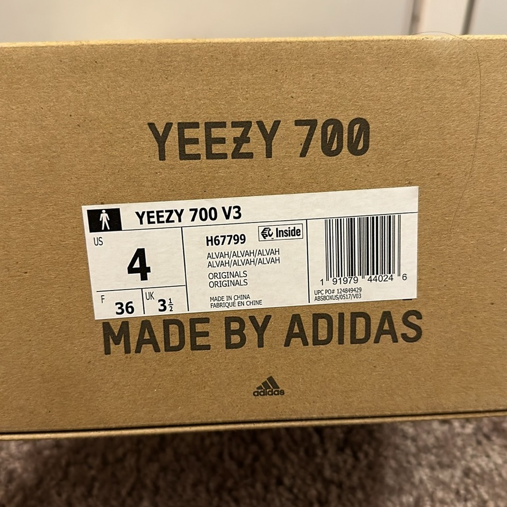Yeezy 700 - Picture 4 of 4